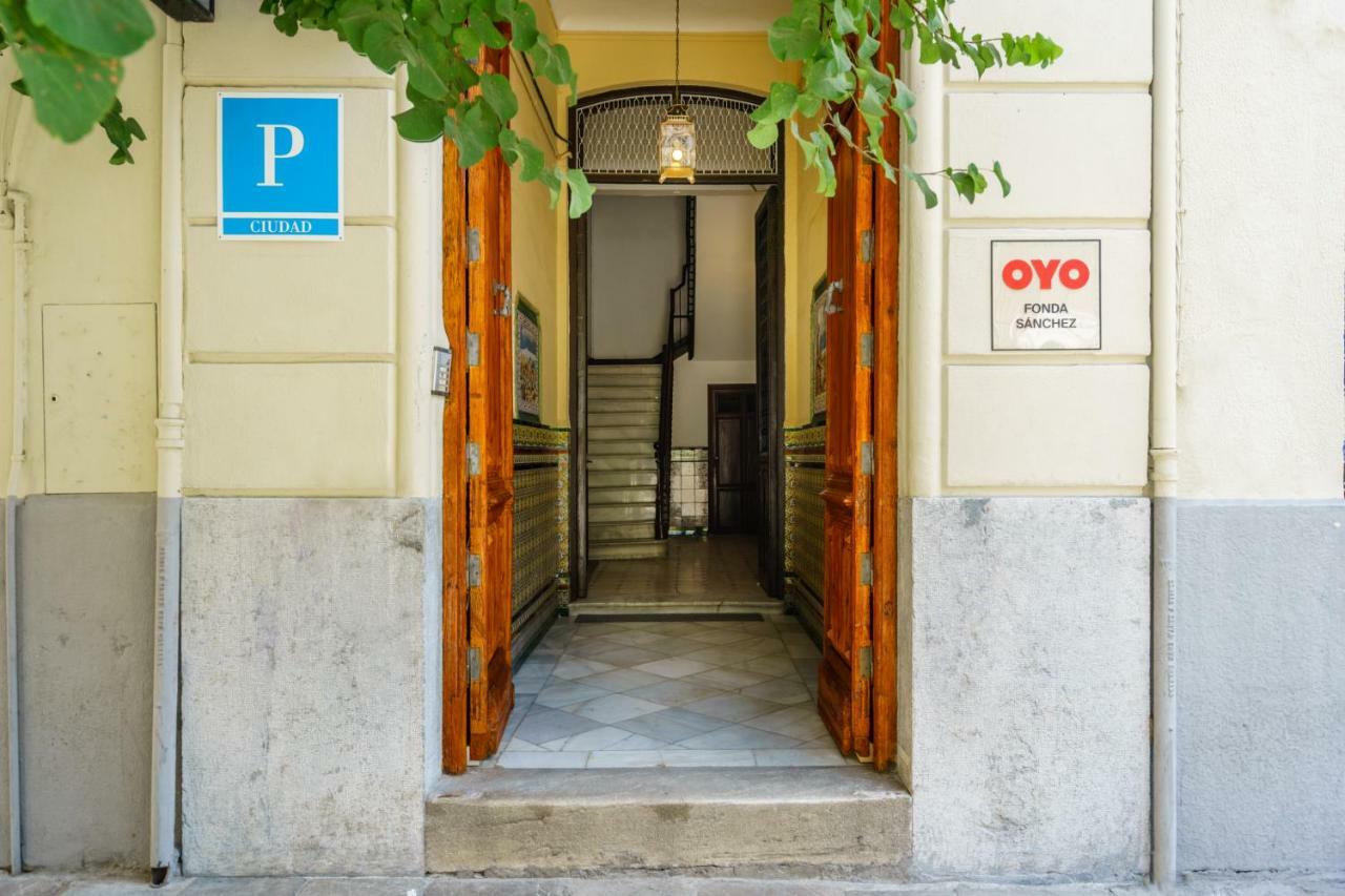 Oyo Fonda Sanchez Hotel Granada Exterior foto